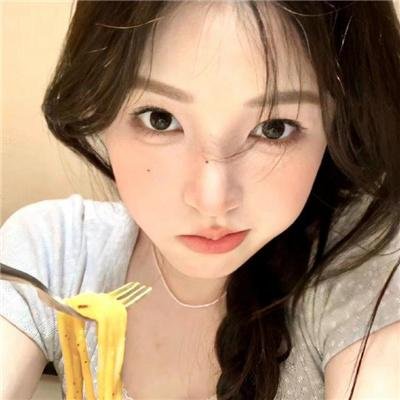 穿蓝衣的男孩